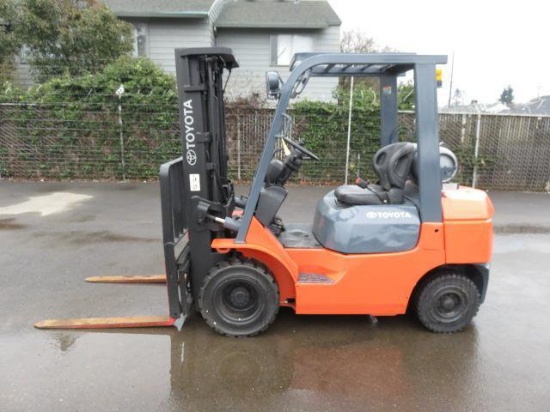 TOYOTA 7FGU25 FORKLIFT