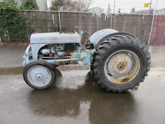 FORD 8N TRACTOR