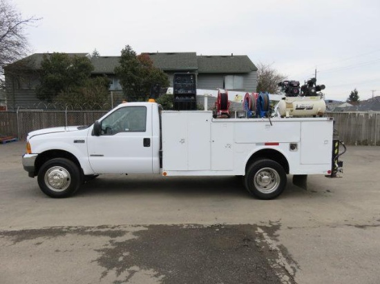2001 FORD F550 UTILITY SERVICE TRUCK W/ CRANE