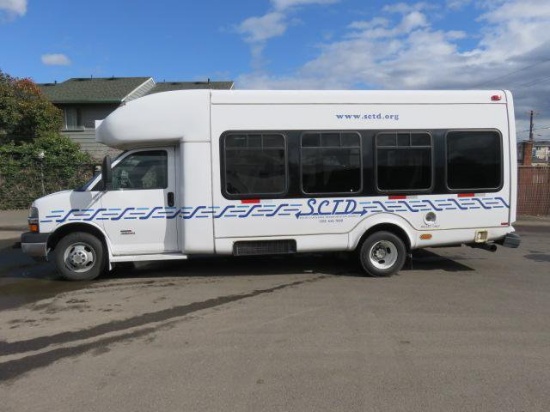 2010 CHEVROLET 4500 16 PASSENGER SHUTTLE BUS W/ WHEEL CHAIR LIFT