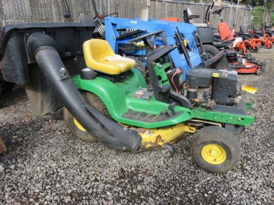 JOHN DEERE 38" RIDING REAR BAG MOWER