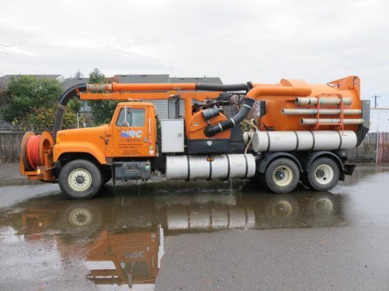 1992 INTERNATIONAL 2574 VACTOR TRUCK W/VACTOR 2100 HYDRO EXCAVATION UNIT