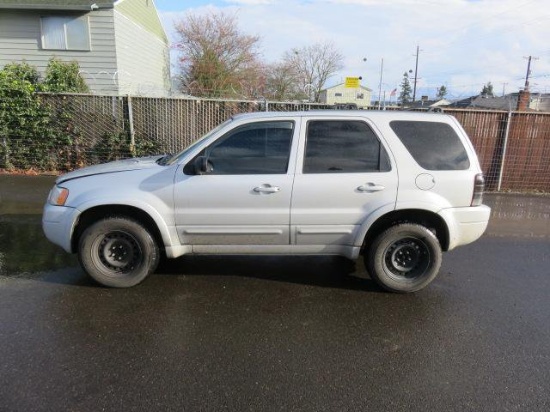 2003 FORD ESCAPE *BRANDED TITLE - REBUILT TOTAL LOSS