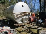 LARGE STAINLESS VERTICLE TANK W/AGITATOR C/W 2 AXLE TRAILER FRAME