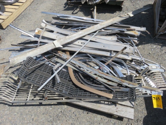 PALLET W/ASSORTED AUTOMOTIVE TRIM PIECES & GRILL PARTS