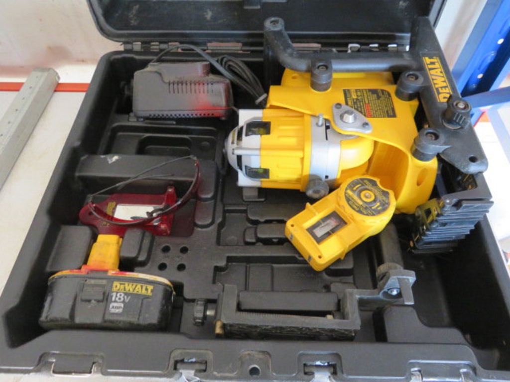 DEWALT DW073 CORDLESS ROTARY LASER W/DW0732 LASER DETECTOR, CHARGER | Heavy  Construction Equipment Light Equipment & Support | Online Auctions |  Proxibid
