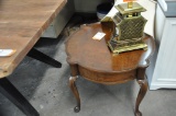 BRASS COLORED TABLE LAMP, WHITE STORAGE CABINET AND END TABLE (TOP DAMAGE)
