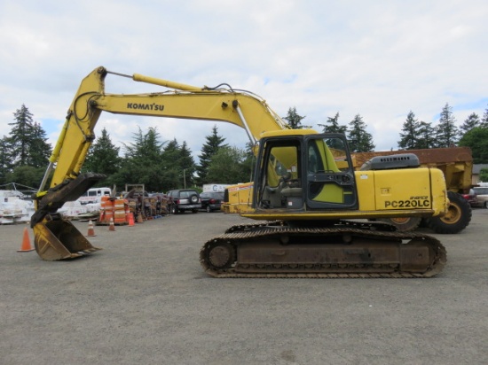 KOMATSU PC220-6 EXCAVATOR