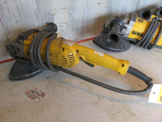 DEWALT D28493 120V 7 9 ANGLE GRINDER Proxibid