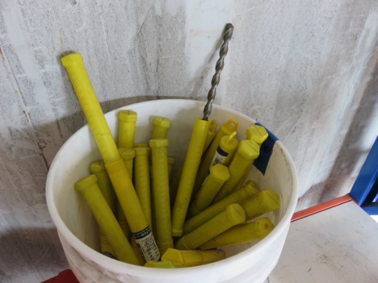 BUCKET W/ASSORTED SIZE ROTARY HAMMER BITS
