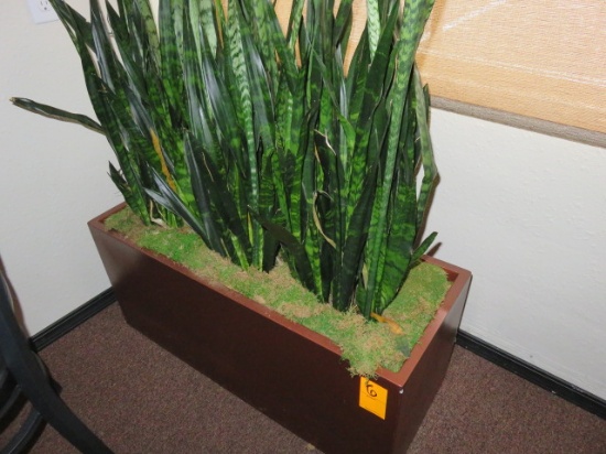 PLANTER BOX W/FAUX PLANT