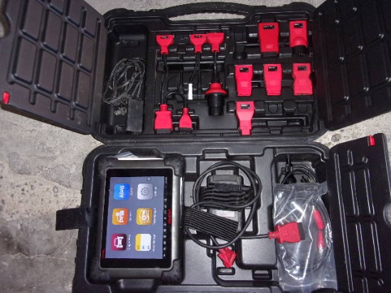 AUTEL MAXISYS AUTOMOTIVE DIAGNOSTIC & ANALYSIS SYSTEM W/ADAPTERS & CASE