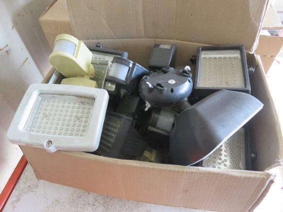 (1) BOX OF MOTION SENSOR SECURITY LIGHTS