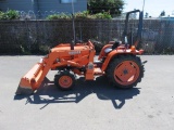 KUBOTA B8200D 4X4 TRACTOR W/ FRONT LOADER