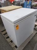 (1) WOOD ROLL AROUND KITCHEN PREP TABLE AND (1) MAGIC CHEF CHEST FREEZER