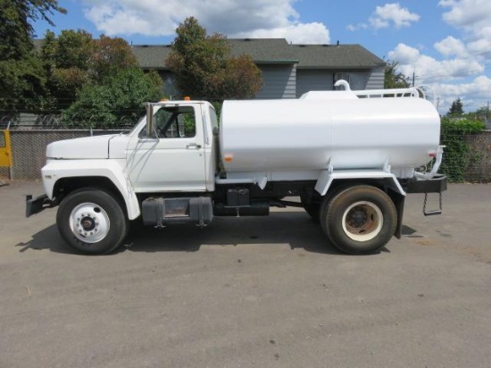 1990 FORD F600 2000 GALLON WATER TRUCK