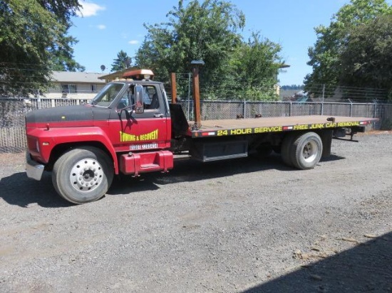 1984 FORD F700 ROLL DECK TOW TRUCK