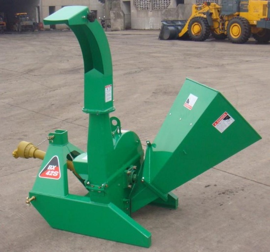 HEAVY DUTY WOOD CHIPPER W/ 3-PTO SHAFT