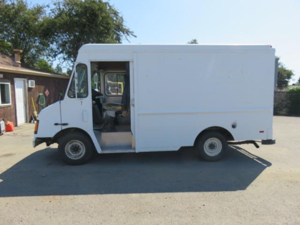 2002 workhorse step van