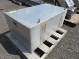 ALUMINUM DIAMOND PLATE UNDERMOUNT TRUCK STORAGE BOX