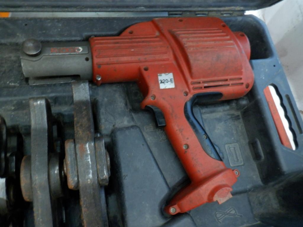 RIDGID 320E PRO PRESS W/ATTACHMENTS IN 