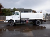 1999 VOLVO 3,000 GALLON WATER TRUCK