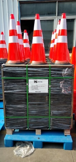 (252) REFLECTIVE 29'' TRAFFIC CONES (UNUSED IN CRATE)