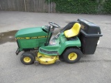 JOHN DEERE LX176 RIDING LAWN MOWER W/ CATCH BAG