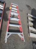 WERNER 6' FIBERGLASS STEP LADDER