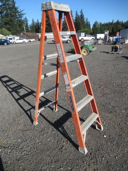 LOUISVILLE 6' A-FRAME FIBERGLASS LADDER