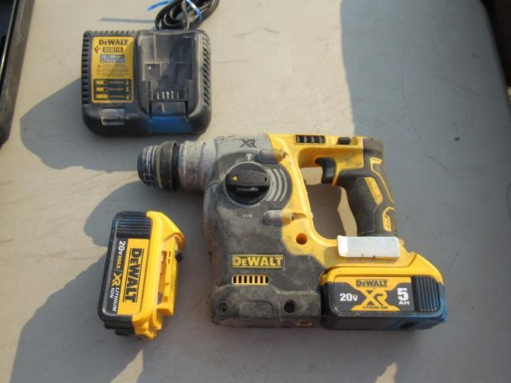 DEWALT DCH273 ROTO-HAMMER IN CASE W/ (2) BATTERIES & CHARGER | Heavy  Construction Equipment Light Equipment & Support | Online Auctions |  Proxibid