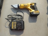 DEWALT SHEAR DCS494 W/BATTERY & CHARGER