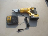 DEWALT SHEAR DCS494 W/BATTERY & CHARGER