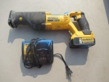 DEWALT SAWZALL DCS380 W/BATTERY & CHARGER