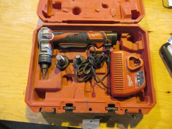 MILWAUKEE M12 PROPEX EXPANSION TOOL KIT W/ BATTERY & CHARGER