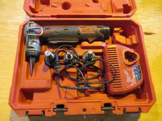 MILWAUKEE M12 PROPEX EXPANSION TOOL KIT W/ BATTERY & CHARGER