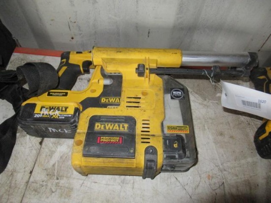 DEWALT 20V ROTARY HAMMER W/ BATTERY & VACCUUM