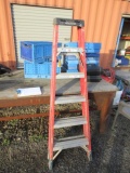 WERNER 6' FIBERGLASS LADDER