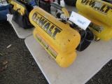 DEWALT 4 GALLON ELETRIC AIR COMPRESSOR