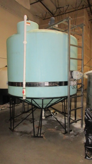 2500LON POLY TANK W/ MIXER & STAND