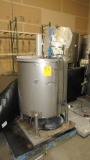 150 GALLON STAINLESS STEELTANK W/ MIXER MOUNTED ON PLATFORM