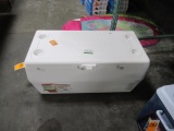 RUBBERMAID 150QT COOLER