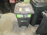 TOTER 32 GALLON ROLLING GARBAGE CAN