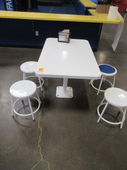 TABLE W/(4) STOOLS