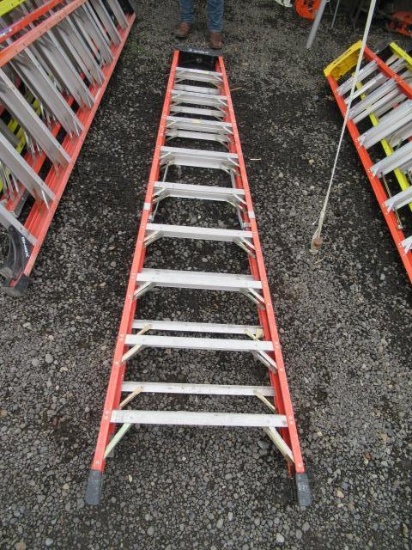 FEATHERLITE FIBERGLASS 10' STEP LADDER