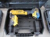 DEWALT 20V RIGHT ANGLE DRILL W/ BATTERIES & CASE