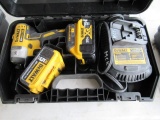 DEWALT 20V 1/4'' IMPACT DRIVER W/ BATTERIES, CHARGER & CASE