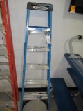 WERNER 6' FIBERGLASS STEP LADDER