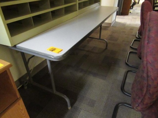 3 FOLDING TABLES