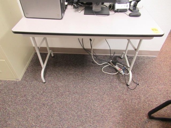 (4) FOLDING TABLES